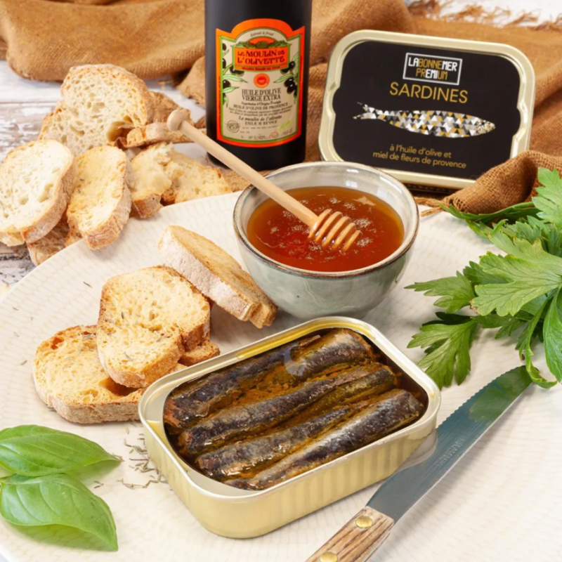 sardinemieredefloridinprovence2 Sardine în ulei de măsline extravirgin și miere din flori de Provence, Ferrigno, 115 g